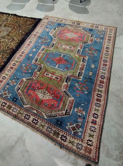 null Tapis Kars (chaîne, trame et velours en laine), Turquie, seconde moitié du XXe...