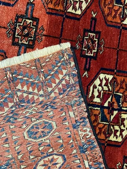 null Bukhara Tekké carpet (warp, weft and wool pile), West Turkestan, circa 1930

Size...