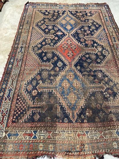 null Tapis Chiraz (chaîne, trame et velours en laine), Sud-ouest de la Perse, vers...