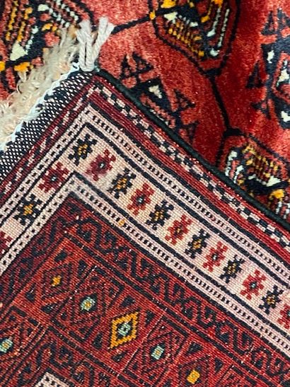 null Turkmen carpet (warp, weft and wool pile), Turkmenistan, circa 1940-1950

Dimensions...