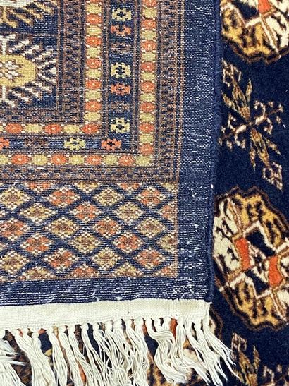 null Pakistani carpet, recent

Size : 182 x 127 cm


Damaged edges