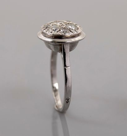 null Gold and platinum ring 900 MM, set with diamonds in pavement, diameter 8 mm,...