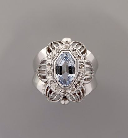 null White gold cocktail ring, 750 MM, centered with an octagonal aquamarine weighing...