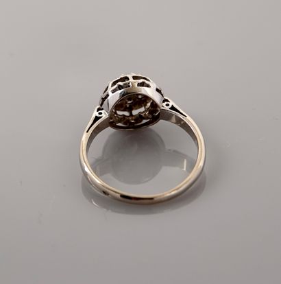 null Ring in white gold, 750 MM, covered with diamonds simulating a central stone...