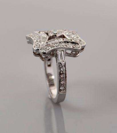 null Square ring with cut sides in white gold, 750 MM, set with baguette and round...