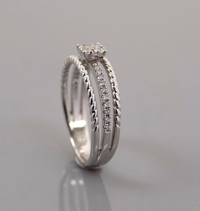 null Ring in two twists of white gold, 750 MM, separated by a line of diamonds, can...