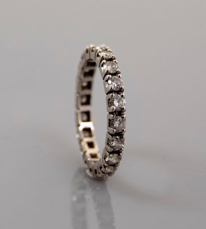 null Wedding ring in white gold, 750 MM, highlighted with diamonds totaling 1 carat,...
