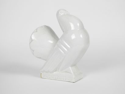 null Gaston Ventrillon (1897-1982)
Pigeon
Cracked white enamel, signed and stamped...