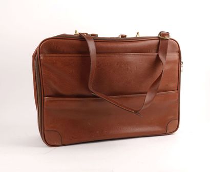 null BALLY, Camel leather bag with strap.
35 x 52 x 13 cm
Very slight wear.