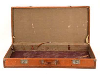 null MOYNAT, Pair of travel cases numbered 1 and 2
Dimensions of one : 47 x 96,5...
