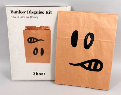 null Banksy, d'après
Banksy Disguise Kit
Sac en papier sérigraphié
Edité par le Moco...