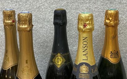 null 6 bouteilles. VINS MOUSSEAUX DIVERS - A VENDRE EN L'ETAT dont une Champagne...