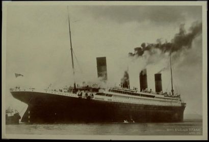 null Photographic postcard of the "White Starliner TITANIC" in April 1912 - 15,2...