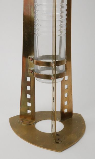 null René DULONG (dessin de) & Gustave SERRURIER-BOVY (1858 – 1910) 
	Vase en cristal...