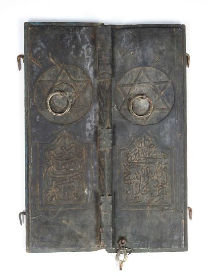 null Pair of carved wooden window doors with Islamic calligraphy
Around the 18th...