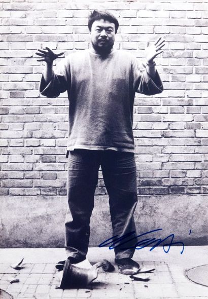 null Ai Weiwei
Broking vase
Tirage photographique portant une signature en bas à...