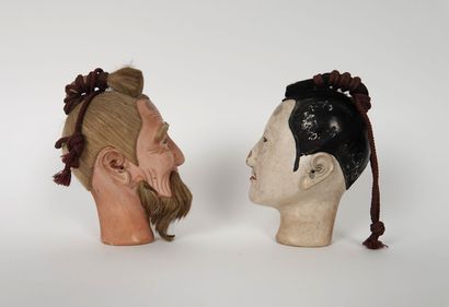 null JAPAN, 
Set of two puppet heads,
Polychrome wood, 
H. of one 12 cm
Small ac...
