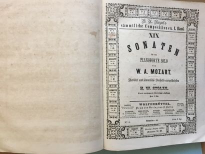 null MOZART (W.-A.): Reunion of 3 scores: 1/Complete collection of piano works. Engraved...