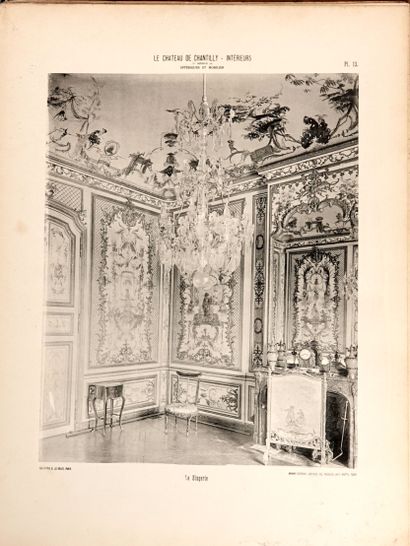 null 1 lot de 2 vol. : "Le Château de Chantilly", "La Chapelle royale de Versail...