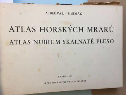 null PHOTOGRAPHY - SIMAK- Atlas Horskych Mraku. Prague, 1953. In-4 oblong grey cloth...
