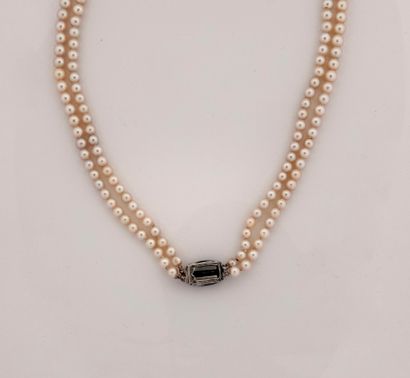 null Necklace of two rows of cultured pearls, clasp in, platinum 900 MM, adorned...