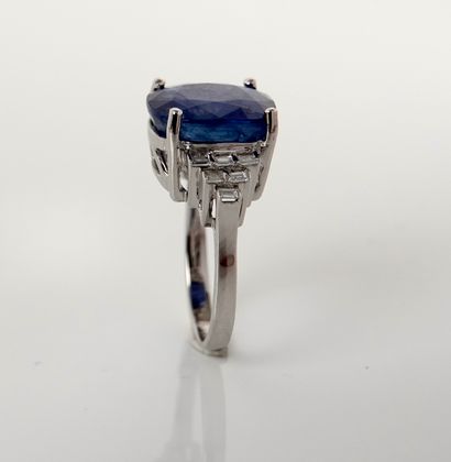 null Ring in white gold, 750 MM, set with a cushion-cut sapphire weighing 10.29 carats,...