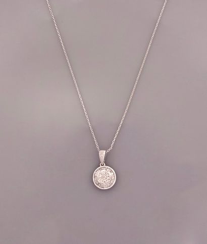null Chain and pendant in white gold, decorated with baguette diamonds and round...
