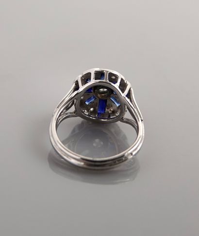 null Round ring in white gold, 750 MM, covered with diamonds and baguette-cut sapphires...