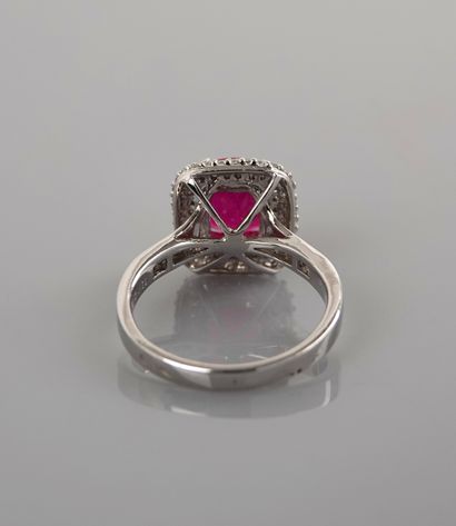 null Ring in white gold, 750 MM, set with an oval ruby weighing 2.37 carats surrounded...