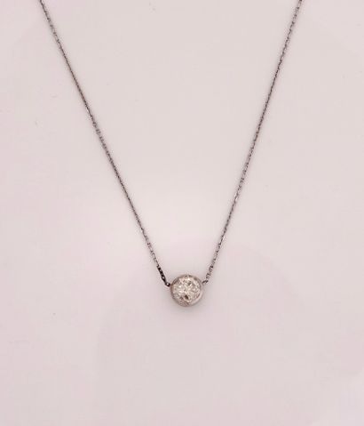 null Chain and pendant in white gold, 750 MM, set with a round diamond weighing approximately...