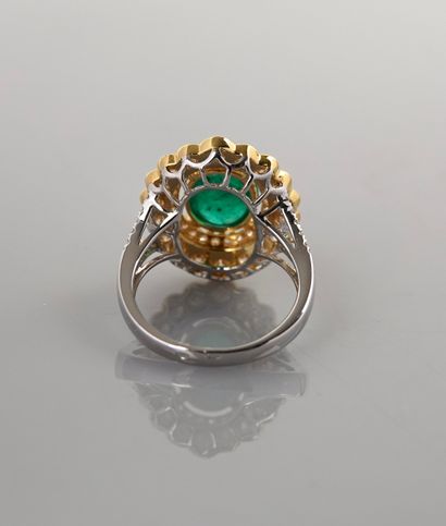 null Ring in white gold, 750 MM, centered on a cabochon emerald weighing 3.20 carats...