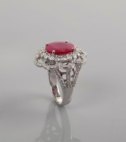 null White gold ring, 750 MM, centered on a cushion-cut ruby weighing 4.21 carats...