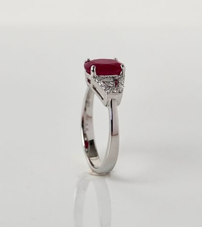 null White gold ring, 750 MM, set with an oval ruby weighing 2.06 carats between...