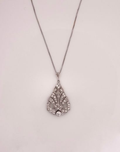 null Art Deco. More recent chain in white gold 750MM and pendant in platinum 900...