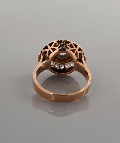null Yellow gold round ring, 750 MM, centered with a diamond weighing 0.65 carat...