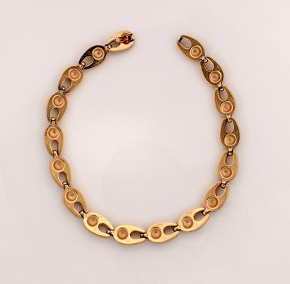 null Necklace sold with 4 additional links in gold metal, 750 MM, decorated with...