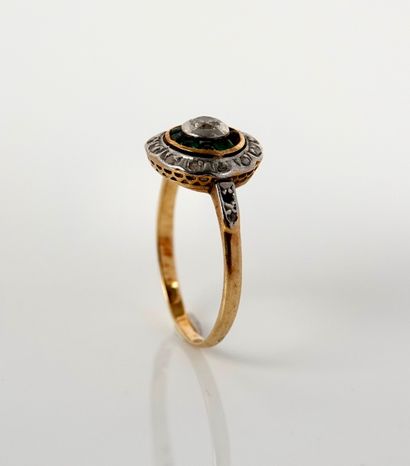 null Round ring in yellow gold, 750 MM, centered on a diamond surrounded by small...