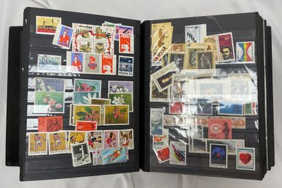 null Important lot de timbres en vrac, périodes classique, semi-moderne et moderne,...