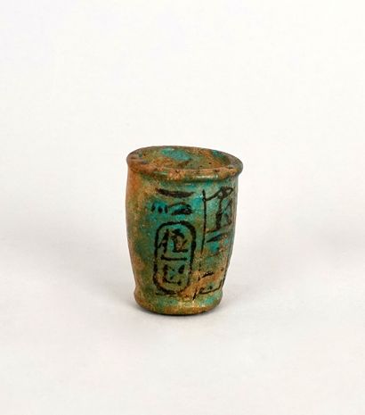Foundation bucket inscribed with a cartouche
Siliceous...