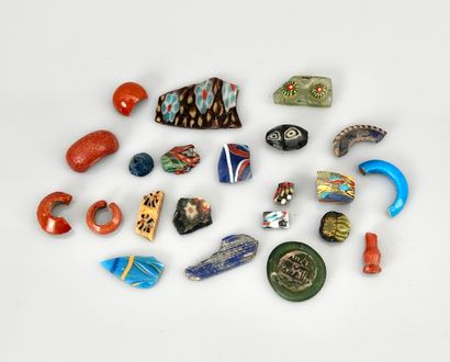 Set including elements of vases, beads, elements...