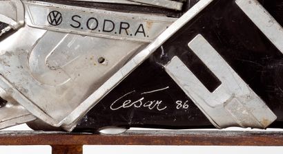 CÉSAR Baldaccini (1921-1998) Compression plate, 1986.
Compressed automobile license...