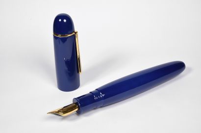 Giorgio LAVERI (né en 1950) Fountain pen (blue), 2014.
Ceramic in two parts.
Signed...