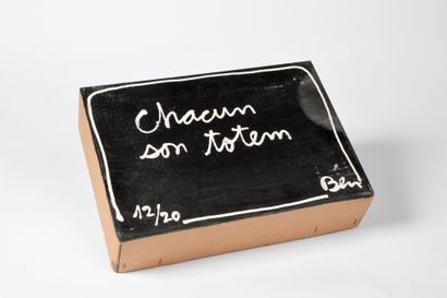BEN VAUTIER (né en 1935) Box of game "Each one its totem", 1990.
Original writing...