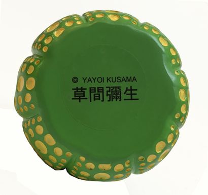 Yayoi KUSAMA (née en 1929) Pumpkin.
Résine peinte en vert et jaune.
Inscrite sous...