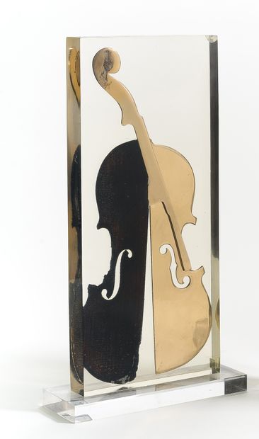 ARMAN (1928-2005) Valentine's Back, 1997.
Combustion of violin soundboard cup, wood...