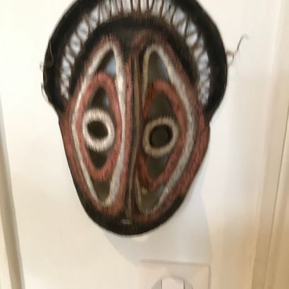 null Lot de huit masques et coiffes Papouasie-Nouvelle Guinée 
Destinés aux rituels...
