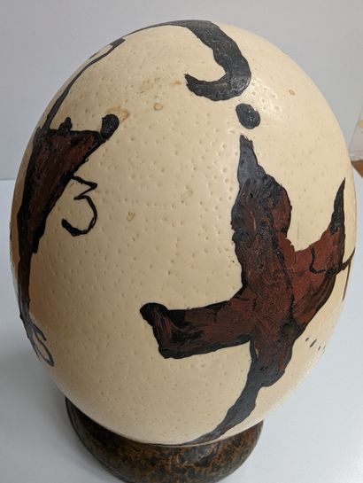 null Richard TEXIER (1955) 
Decorated ostrich egg 
Acrylic 
Signed 
Presented on...