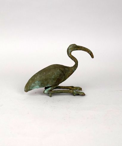 null Ibis agenouillé
Bronze avec forte patine 
L. 20 cm ; H. 12,5 cm 
Style Basse...