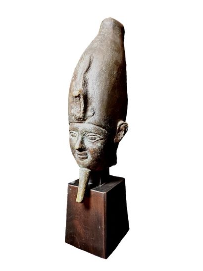 null Tête d'Osiris portant la barbe postiche 
Bronze 
H. 19 cm sans socle
Style Egypte...