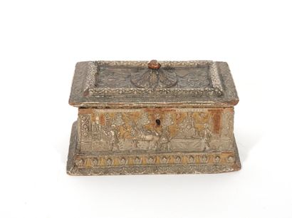 null Box decorated with allegorical scenes
Gilded painted wood in imitation of bone
Circa...